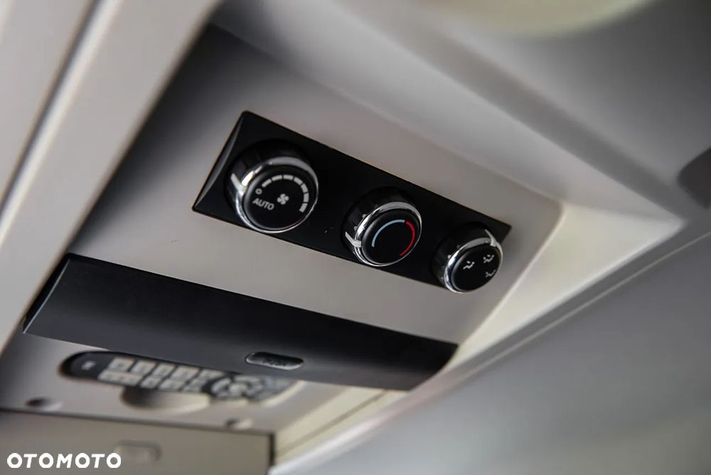 Lancia Voyager 3.6 Platinum Euro6 - 28