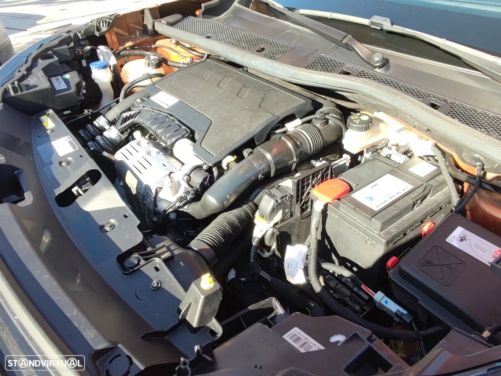 Peugeot 2008 1.2 PureTech GT Line - 23