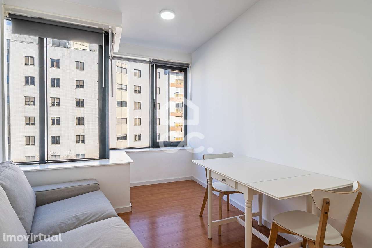 Escritório convertido em estúdio T1 remodelado | Av. da República – Me - Grande imagem: 3/28