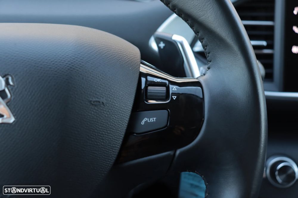 Peugeot 308 1.2 PureTech Allure Pack EAT8 - 22
