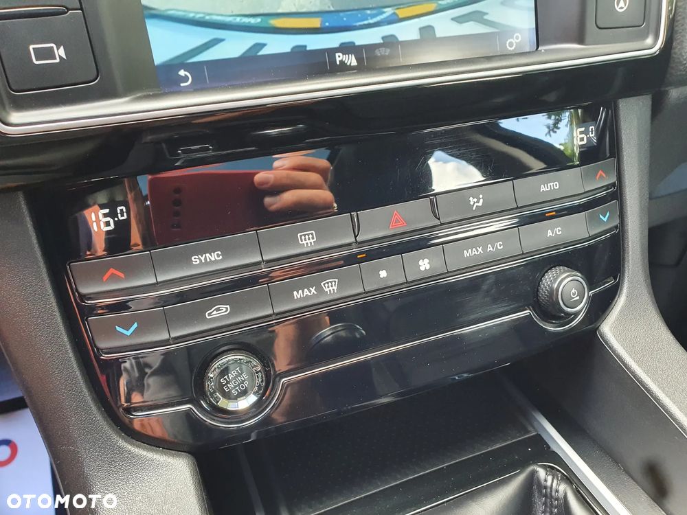 Jaguar E-Pace 2.0 i4D AWD First Edition - 17