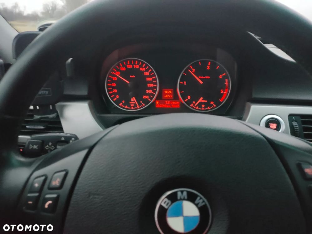 BMW Seria 3 318d - 9
