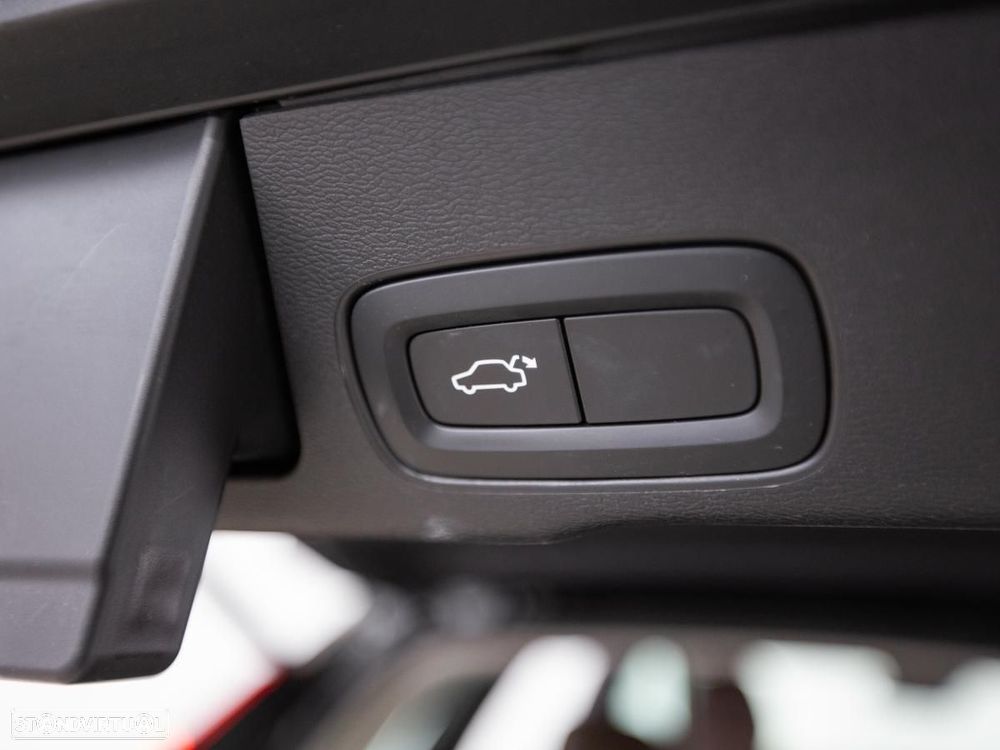 Volvo XC 60 2.0 T8 PHEV Momentum Plus AWD - 15