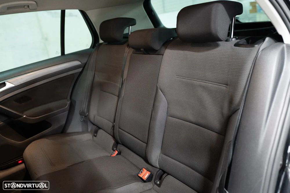VW Golf 1.6 TDI R-Line - 42