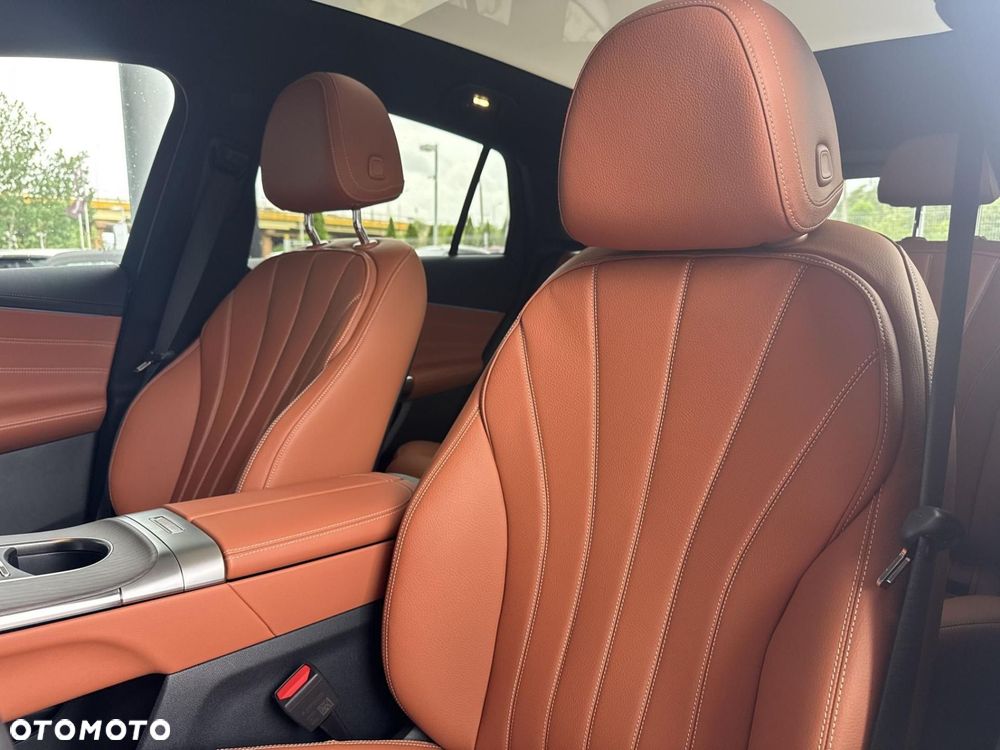Mercedes-Benz GLC - 11