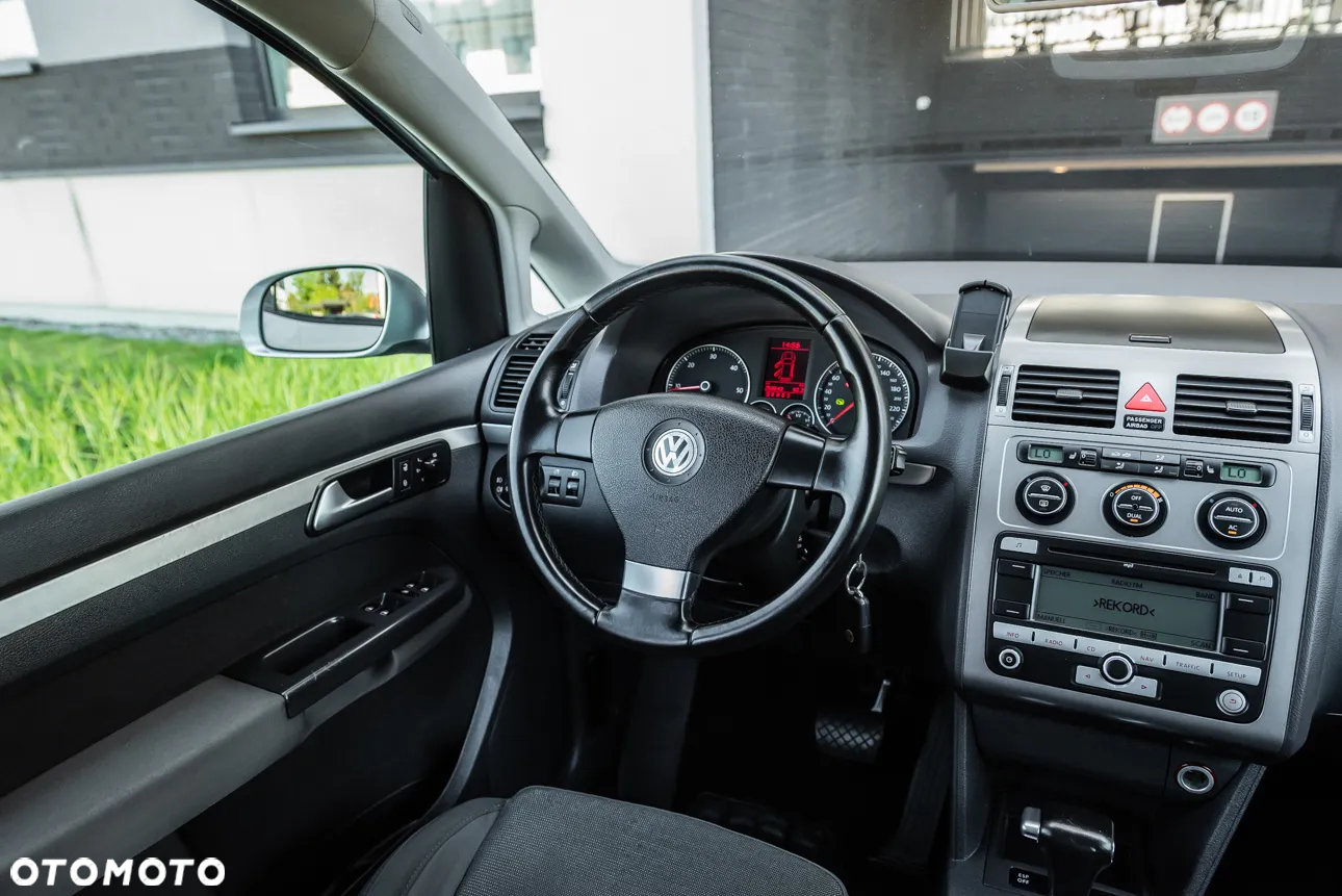 Volkswagen Touran - 23