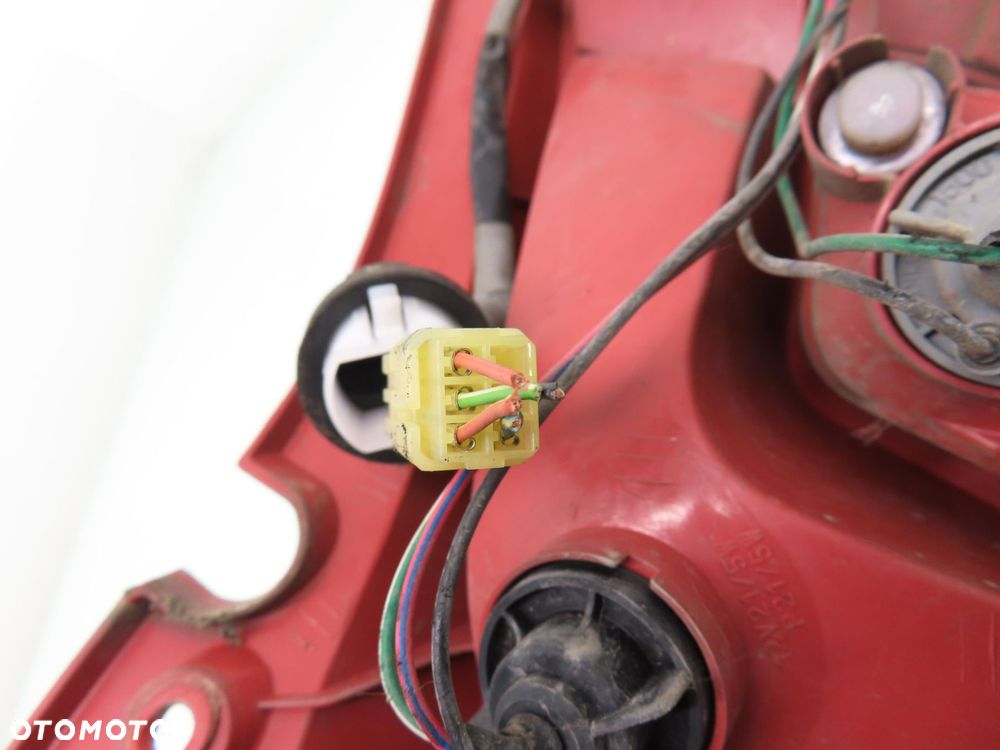 LAMPA PRAWA TYLNA SUZUKI SWIFT III - 2