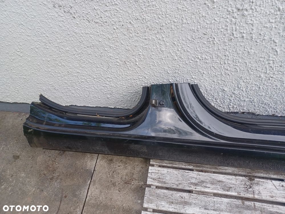 PRÓG PRAWY AUDI A4 B8 - 2