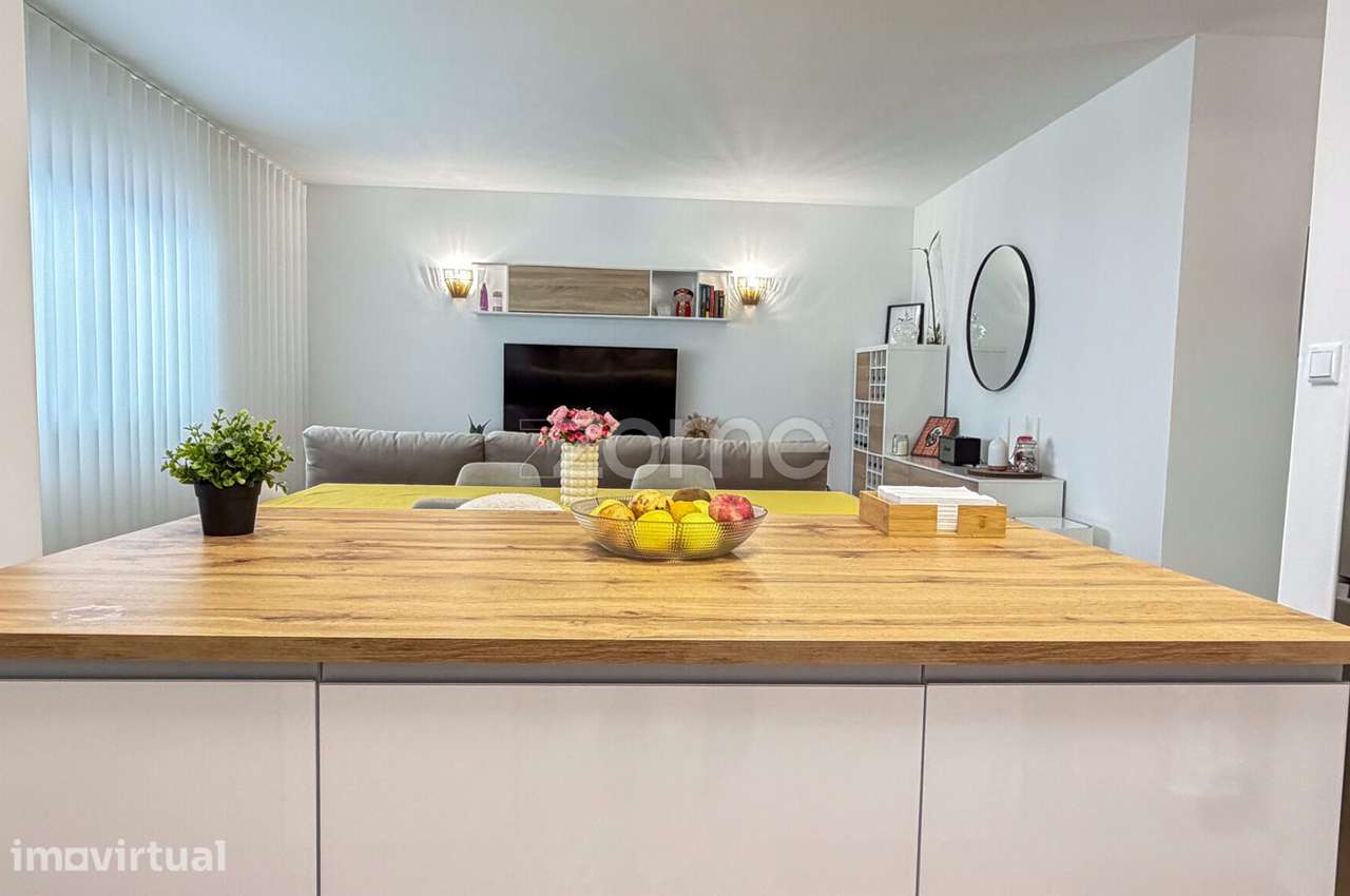 Apartamento T3 na Lagoa com logradouro e estacionamento - Grande imagem: 4/28