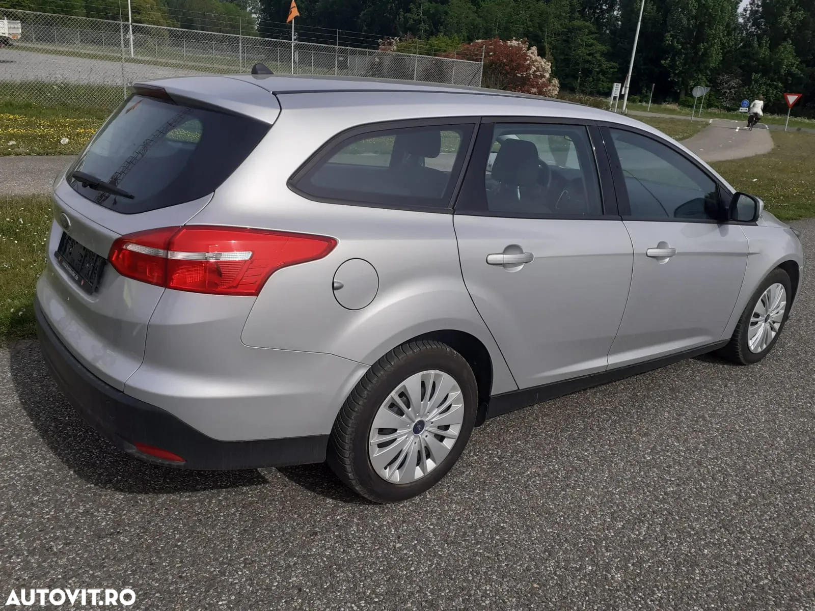 Ford Focus Turnier 1.5 EcoBlue Start-Stopp-System TREND - 2