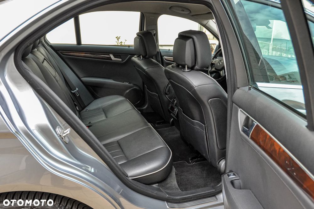 Mercedes-Benz Klasa C 350 BlueEff 4-Matic Elegance - 12