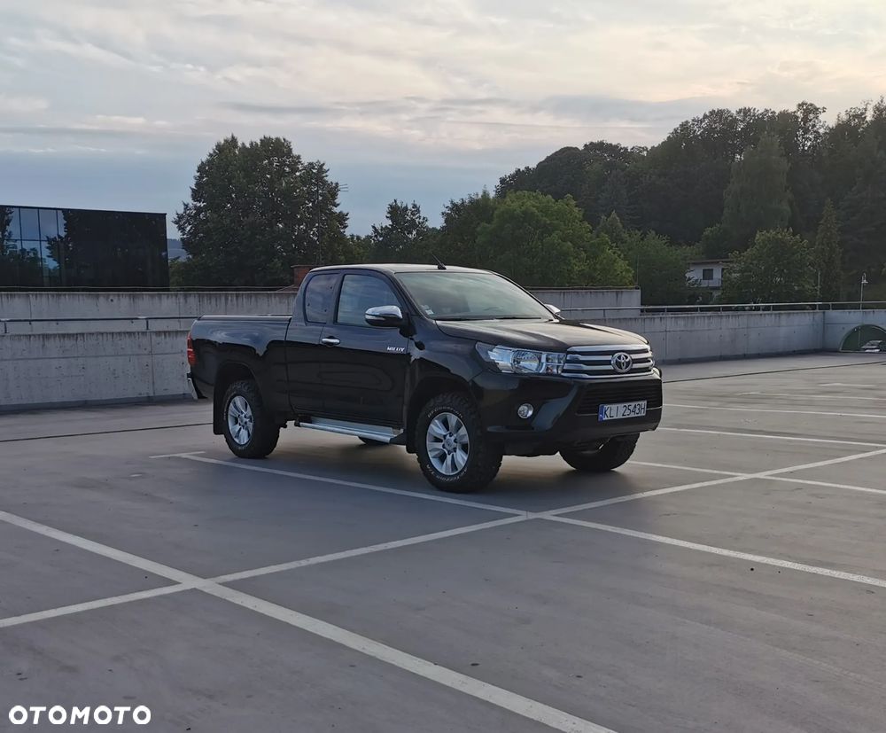 Toyota Hilux 2.4 D-4D Extra Cab DLX 4x4 - 1