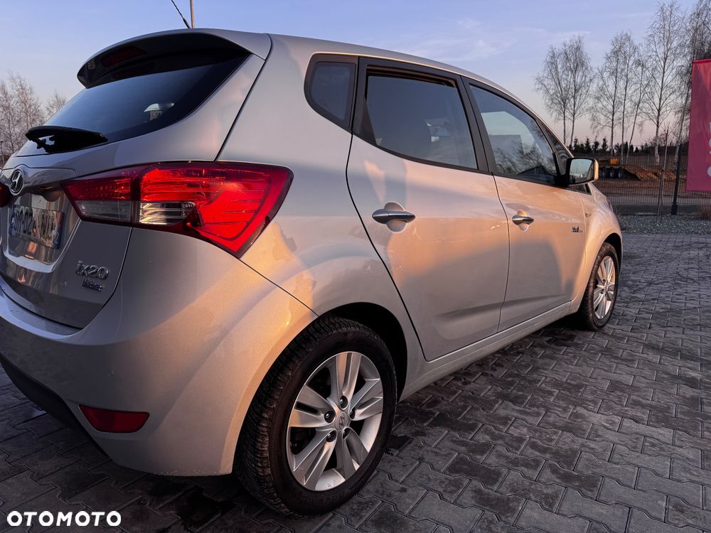 Hyundai ix20 1.6 CRDi blue YES Gold - 14