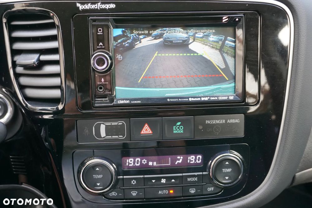 Mitsubishi Outlander Instyle NAVI + - 23