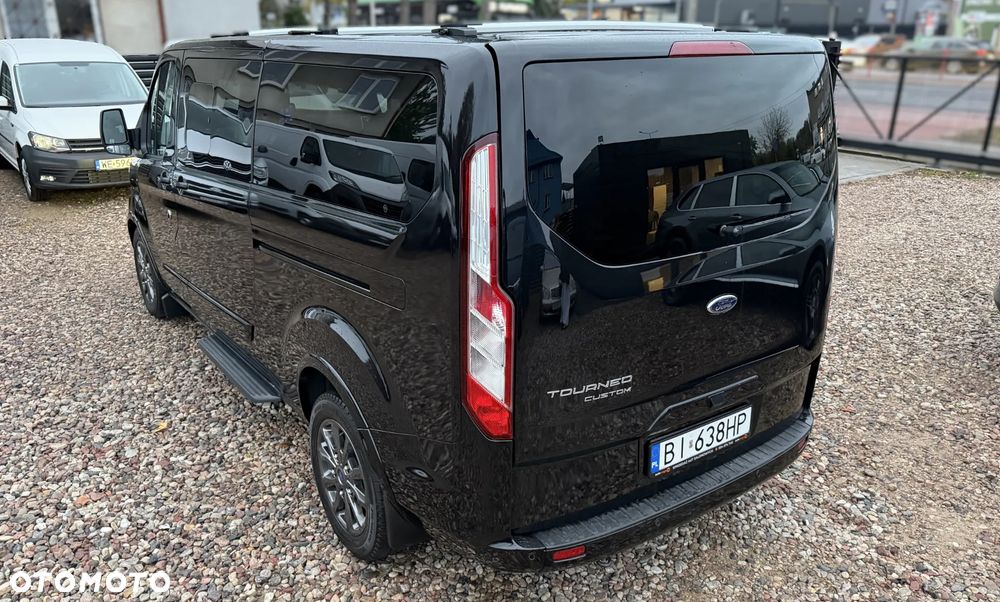 Ford Tourneo Custom - 40