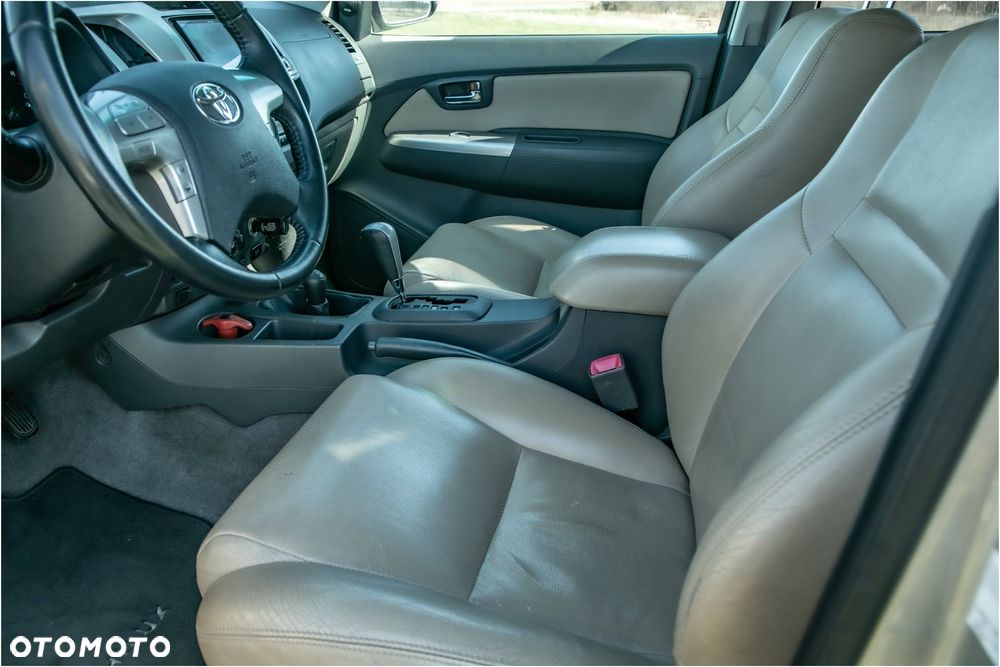 Toyota Hilux 3.0 D-4D SR5 - 27