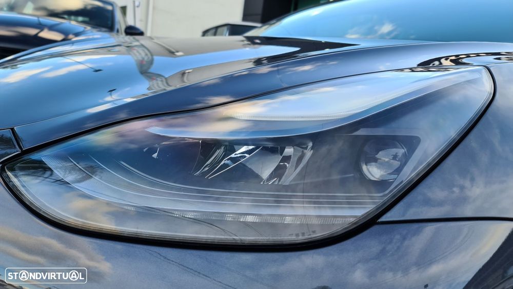 Tesla Model 3 - 8