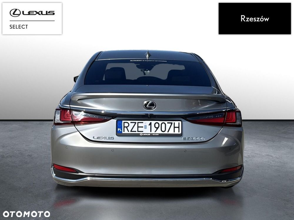 Lexus ES 300h Business Edition - 4