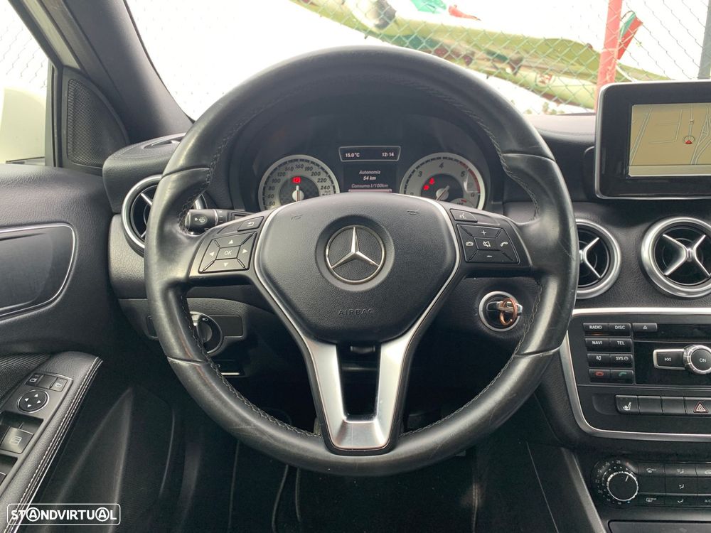 Mercedes-Benz A 180 d AMG Line - 34