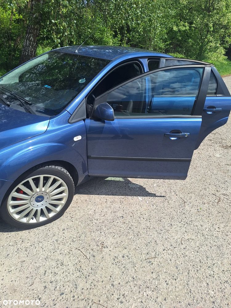 Ford Focus 2.0 16V Ghia - 4