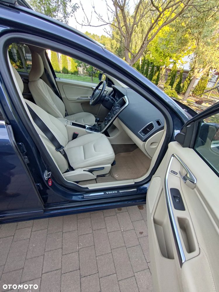 Volvo XC 60 D4 Momentum - 5