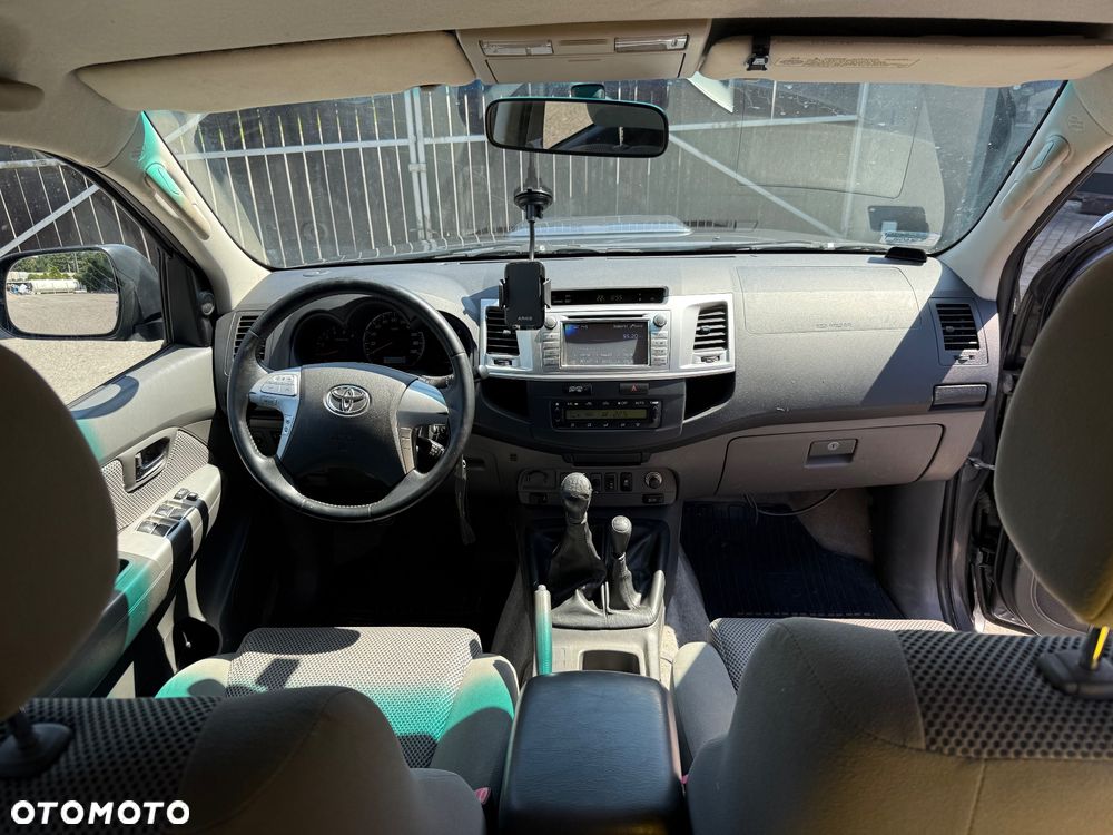 Toyota Hilux 3.0 D-4D SR5 - 29