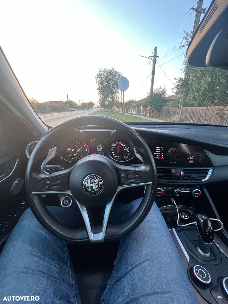 Alfa Romeo Giulia 2.2 Diesel AT8 Executive - 8