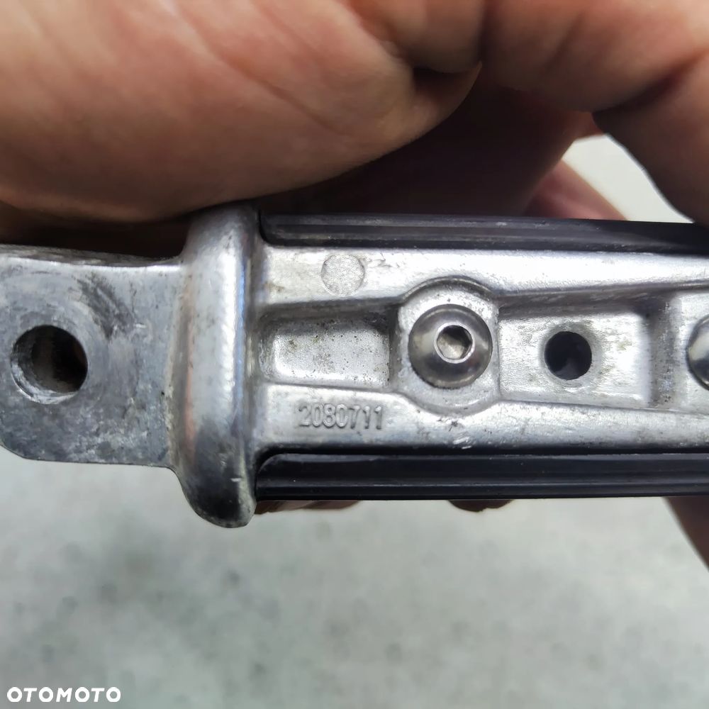 Podnóżek lewy Triumph - 11