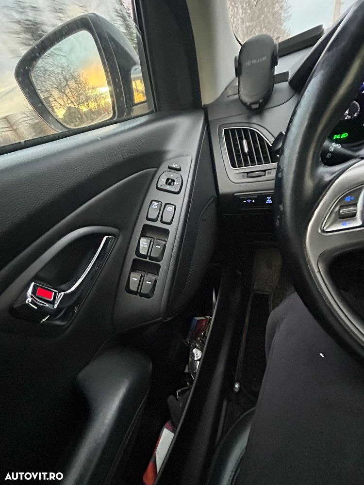 Hyundai ix35 2.0 CRDI 4WD Premium - 4
