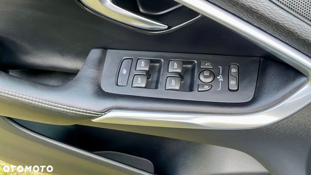 Volvo V40 D2 R-Design - 16