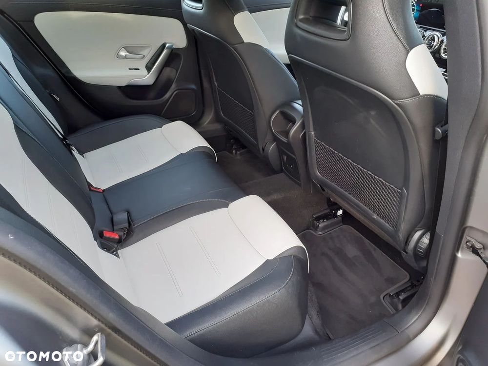 Mercedes-Benz CLA 180 AMG Line - 20