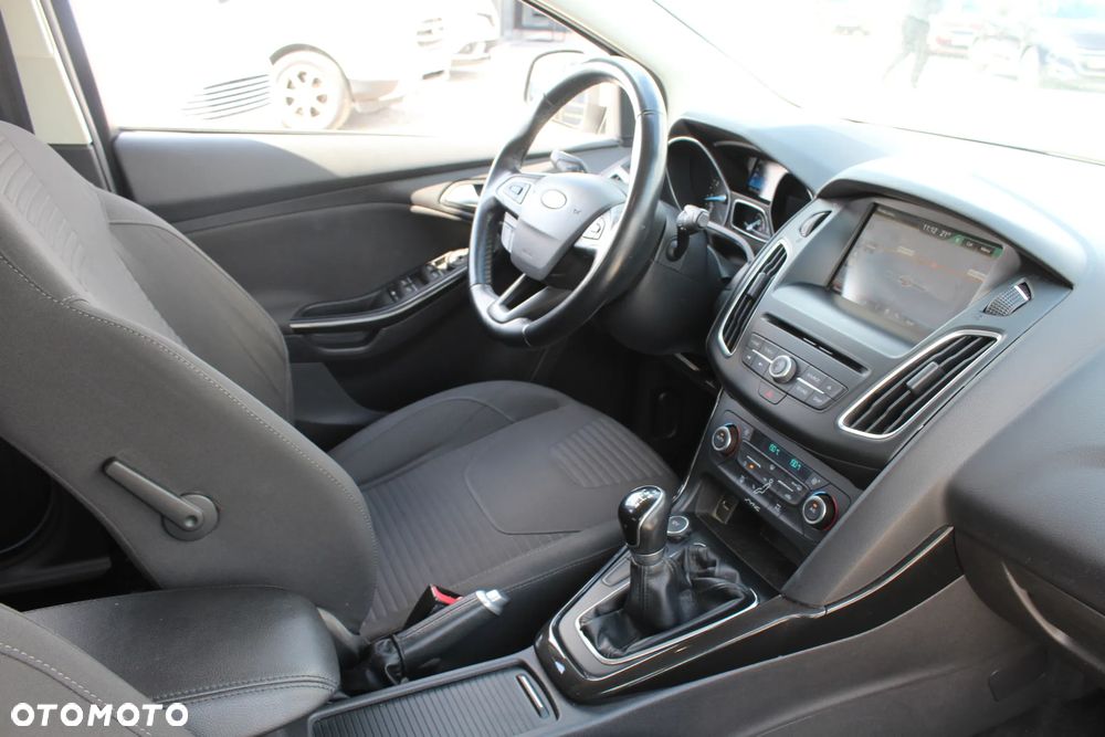 Ford Focus 1.0 EcoBoost Titanium - 25