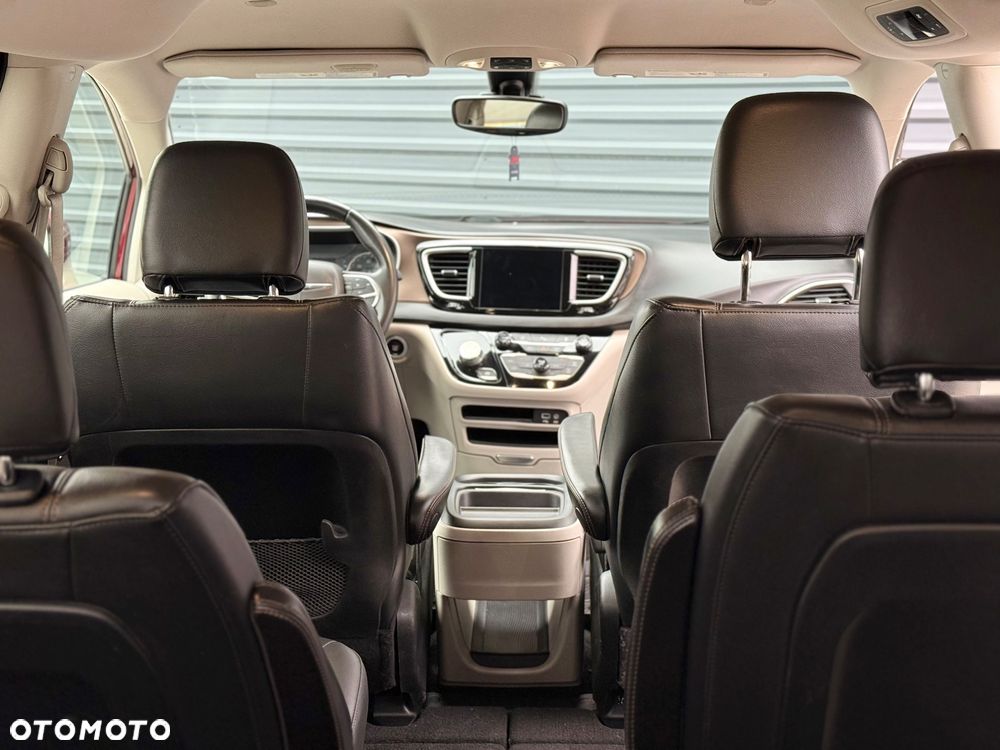 Chrysler Pacifica - 33