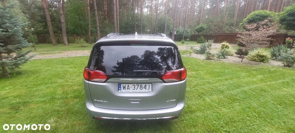 Chrysler Pacifica - 26