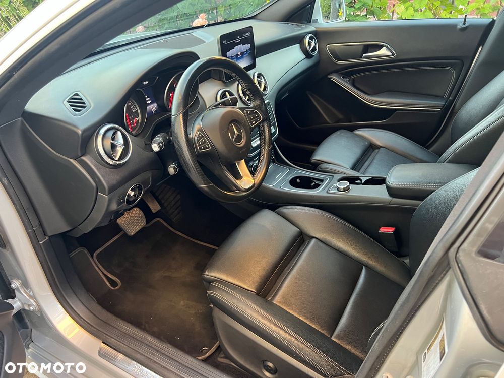 Mercedes-Benz CLA 250 4-Matic AMG Line - 19