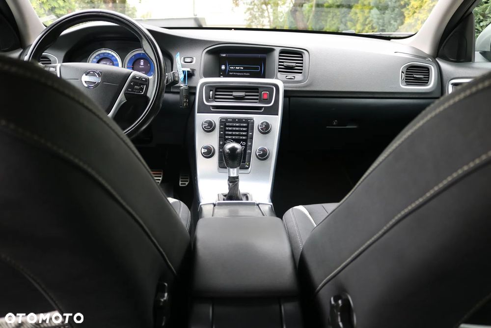 Volvo V60 D3 R-Design - 14