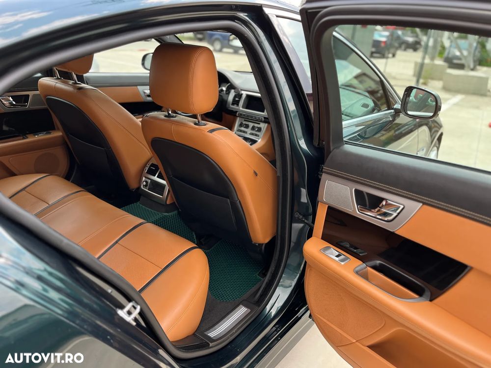Jaguar XF 3.0D S Portfolio - 7
