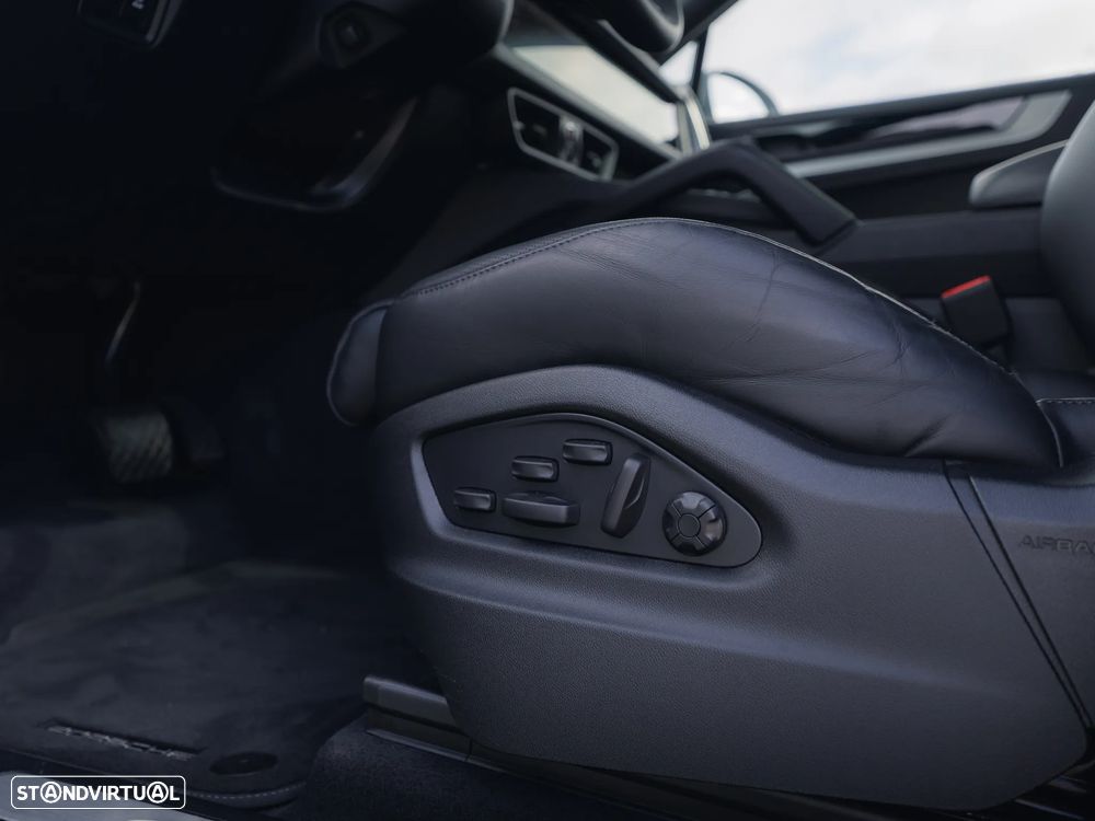 Porsche Cayenne Coupé E-Hybrid - 19