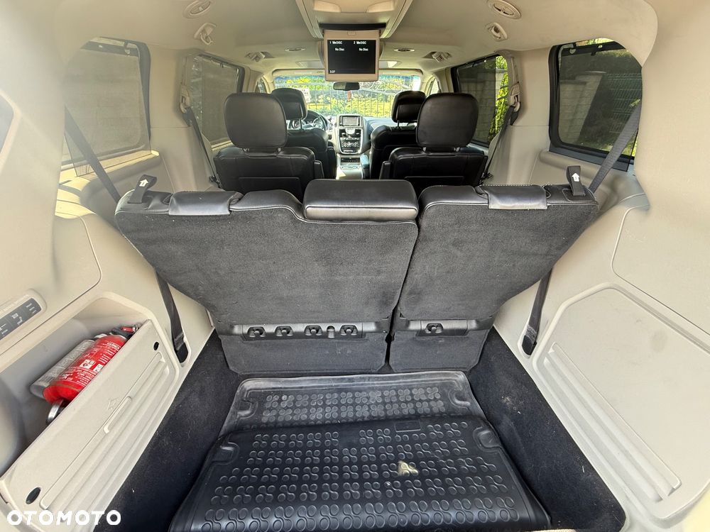 Chrysler Town & Country 3.6 Limited - 18