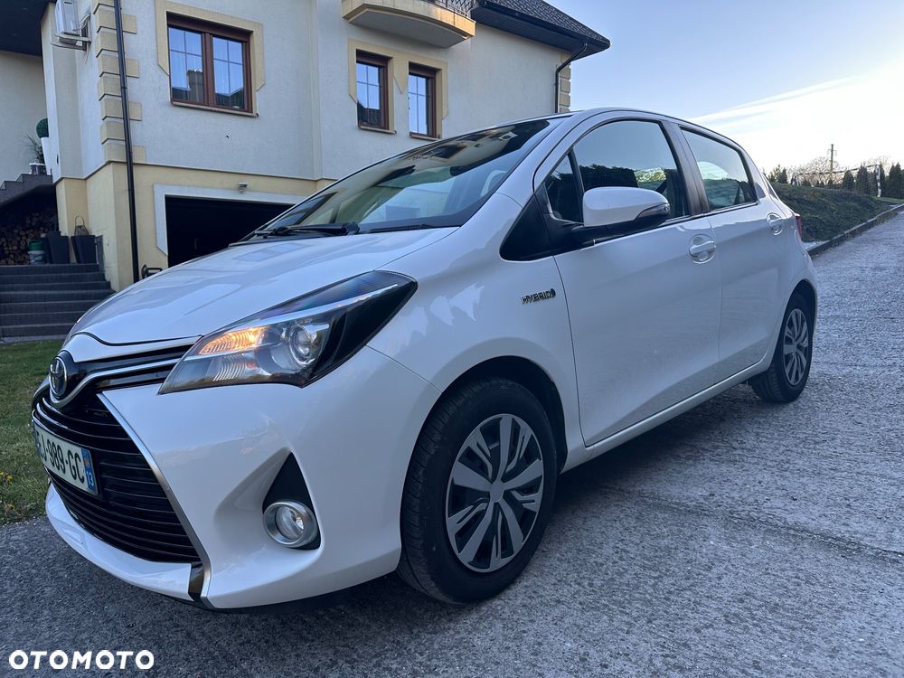 Toyota Yaris Hybrid 100 Premium - 1