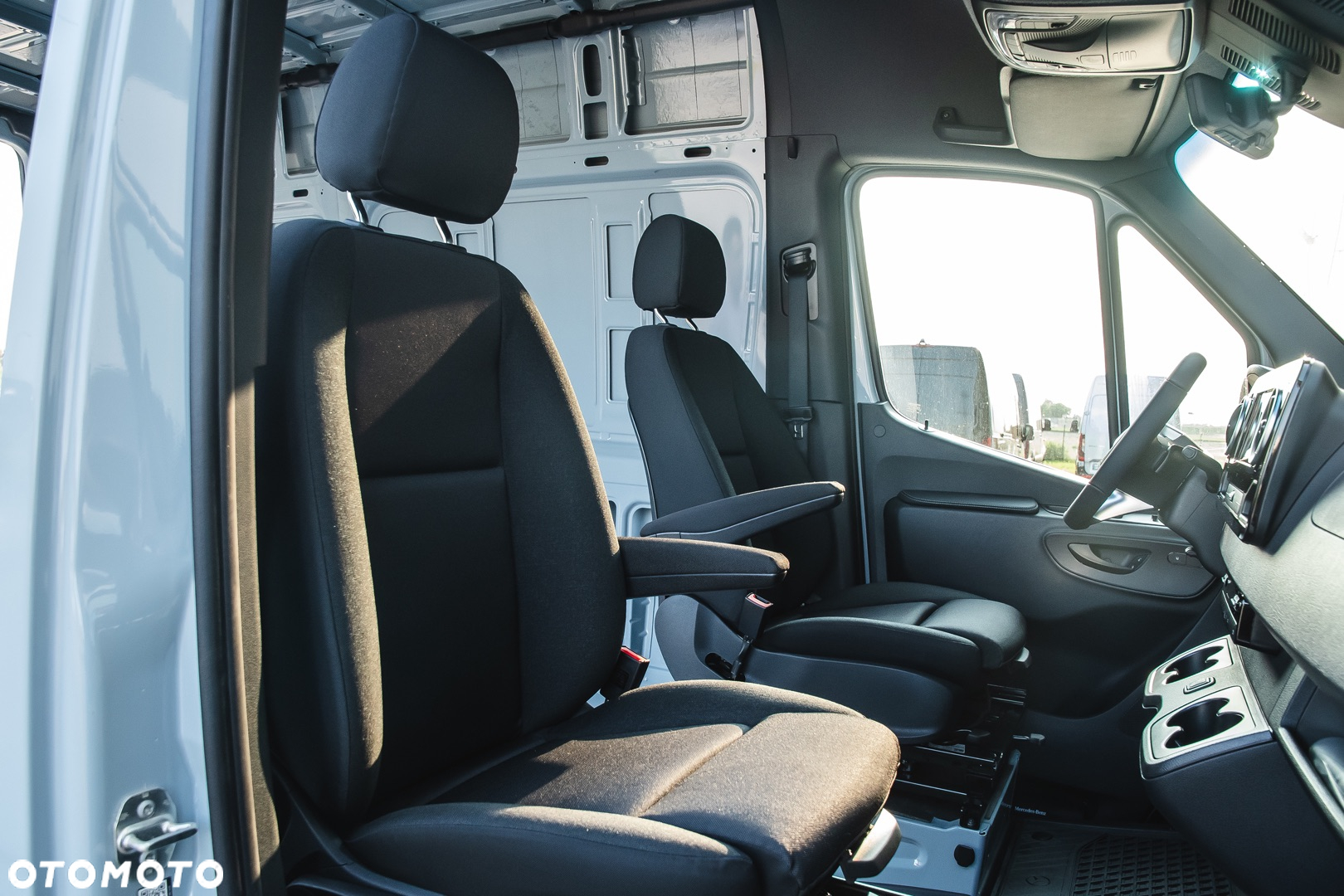 Mercedes-Benz Sprinter - 24
