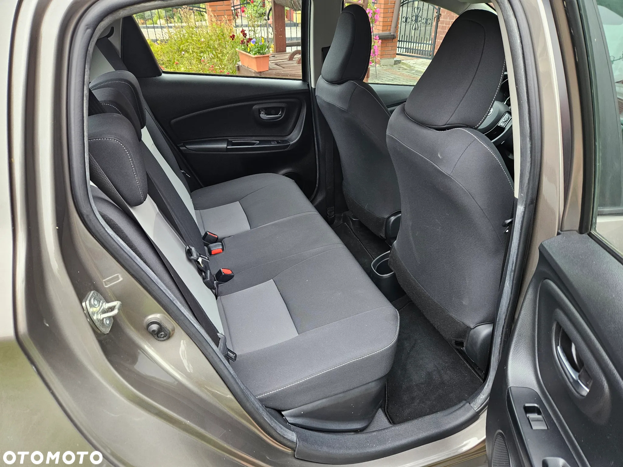 Toyota Yaris Hybrid 1.5 VVT-i Selection - 11