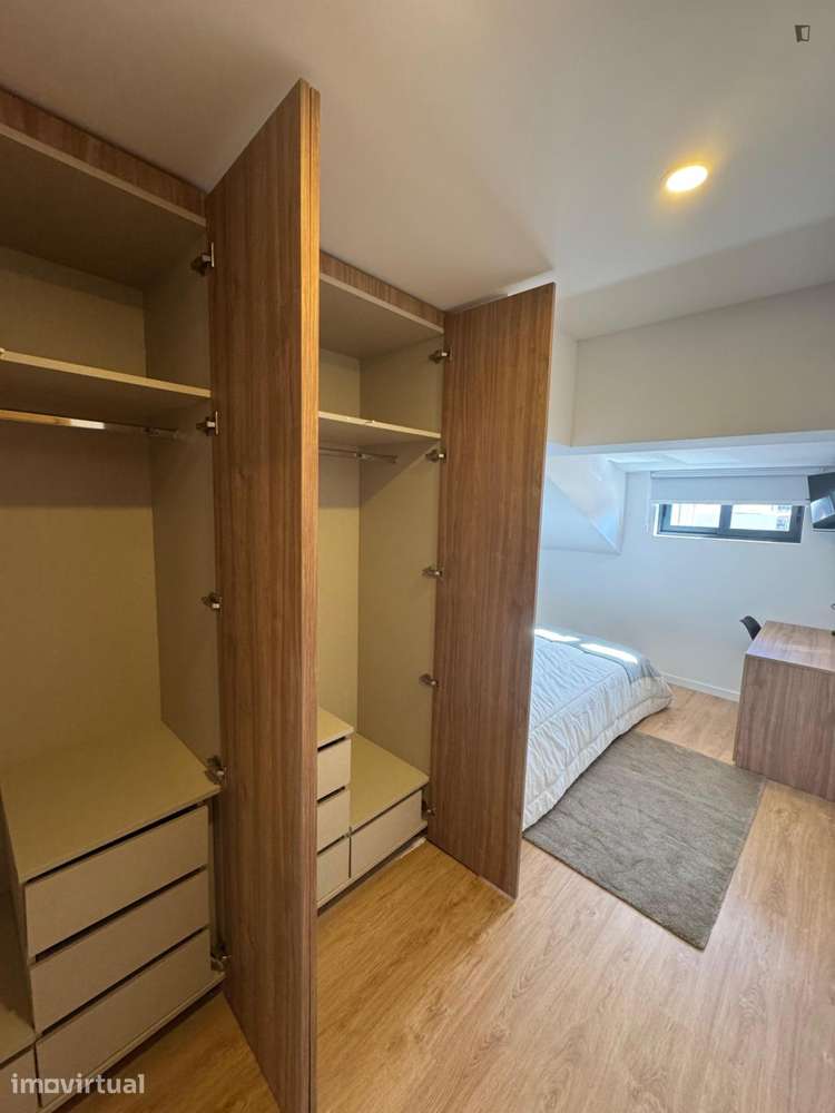 Quarto - localizado em Paranhos Porto - Grande imagem: 3/12