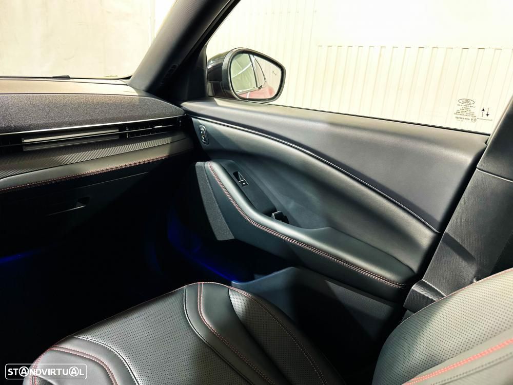 Ford Mustang Mach-E AWD PREMIUM - 25