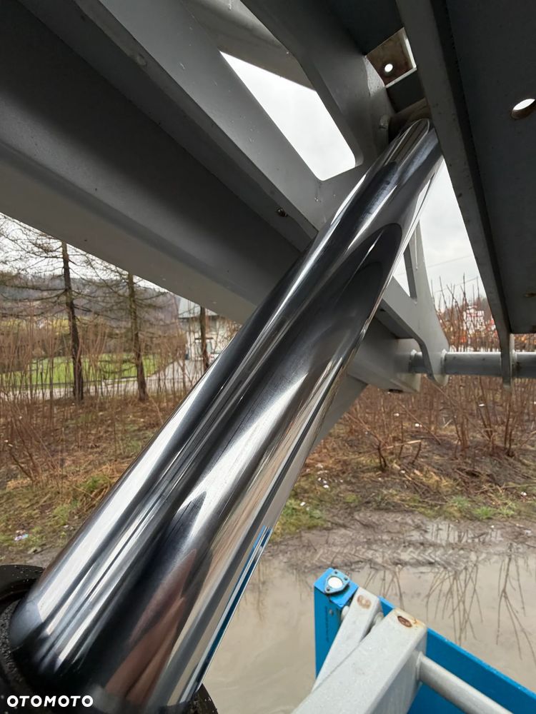 Genie Zwyżka Terenowa GS-4069RT Podnośnik Nożycowy Dźwig 14,5 metra jak Nowa z salonu! 960 mtg. 2013 rok, Pochodzi z Norweskiego urzędu Komuny. Zadbana! 4x4 Silnik Kubota. Zero Luzów i wycieków. Aktualne Serwisy DEKRA BMWT. Wysuwany Balkon. Sterowana z dołu i góry. Okazja Tanio !! Dokumentacja! Bez DPF, adBLUE - 20