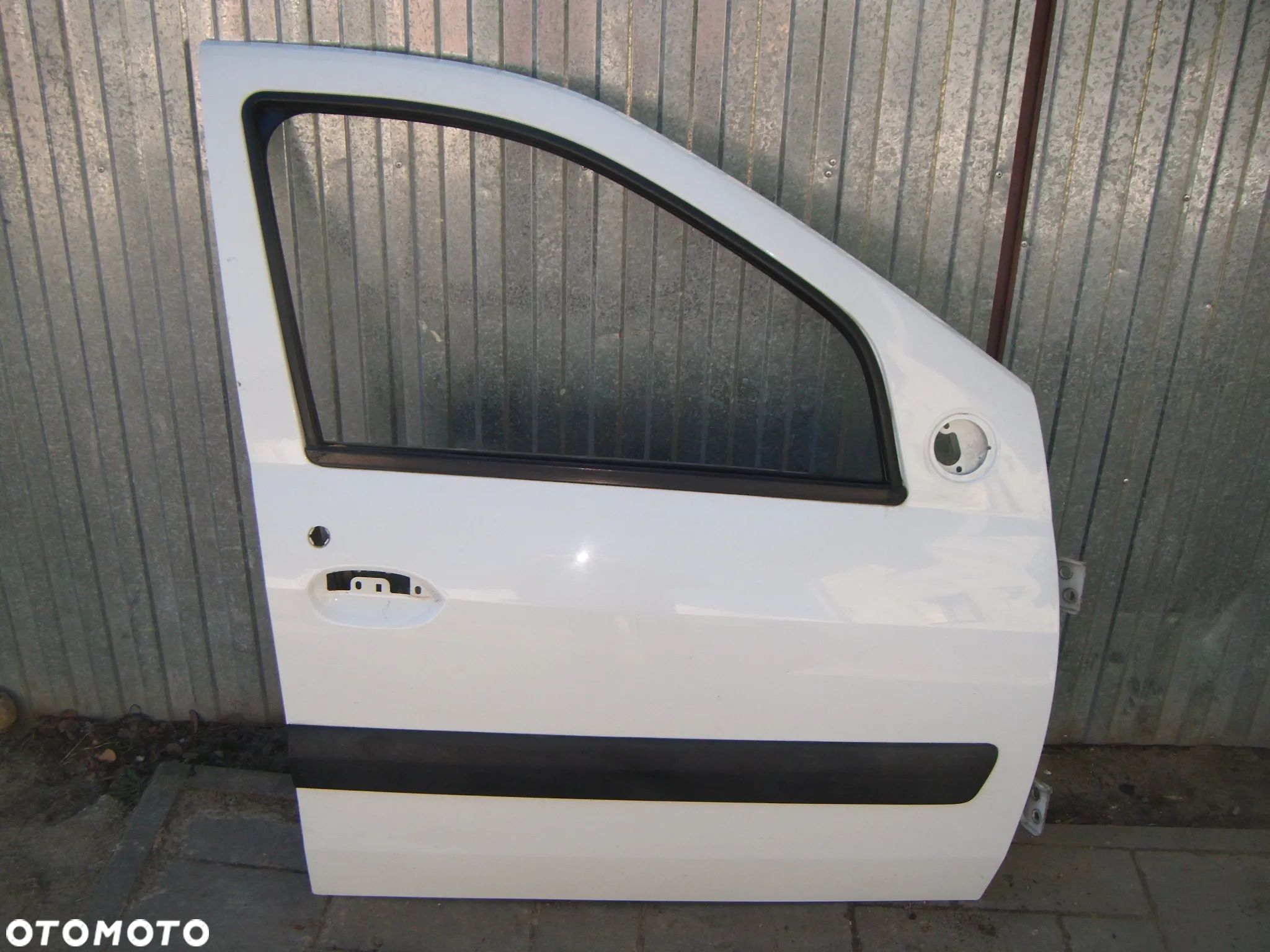 dacia logan MCV 10r drzwi prawy przód - 1
