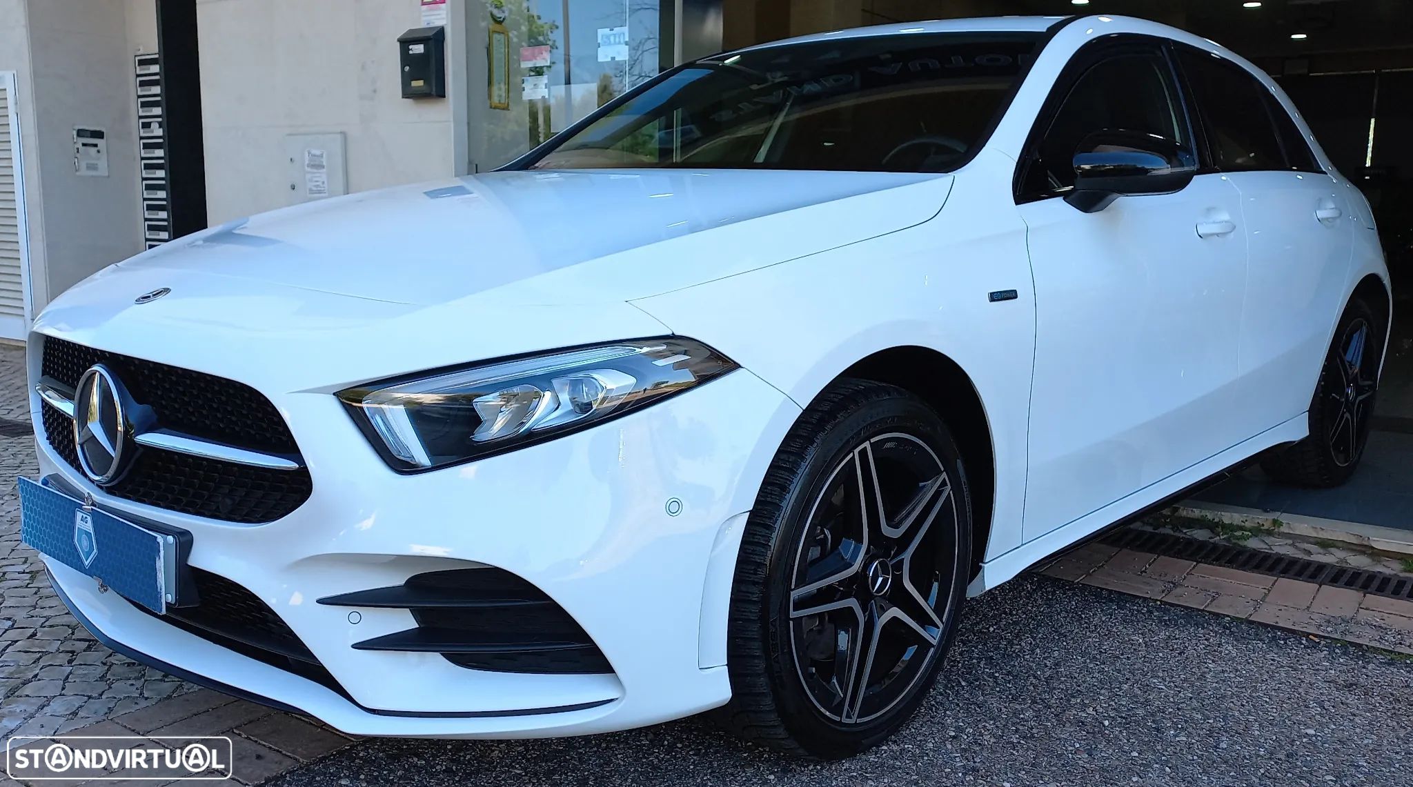 Mercedes-Benz A 250 e AMG Line - 1