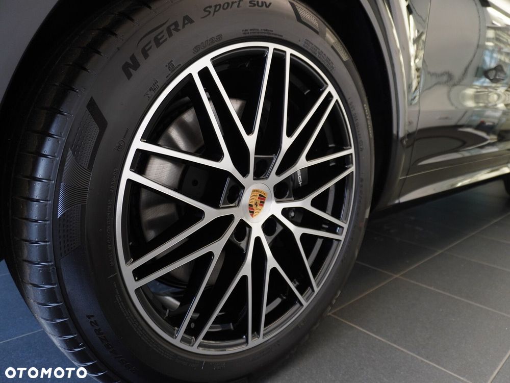 Porsche Cayenne E-Hybrid PHEV Black Edition - 12
