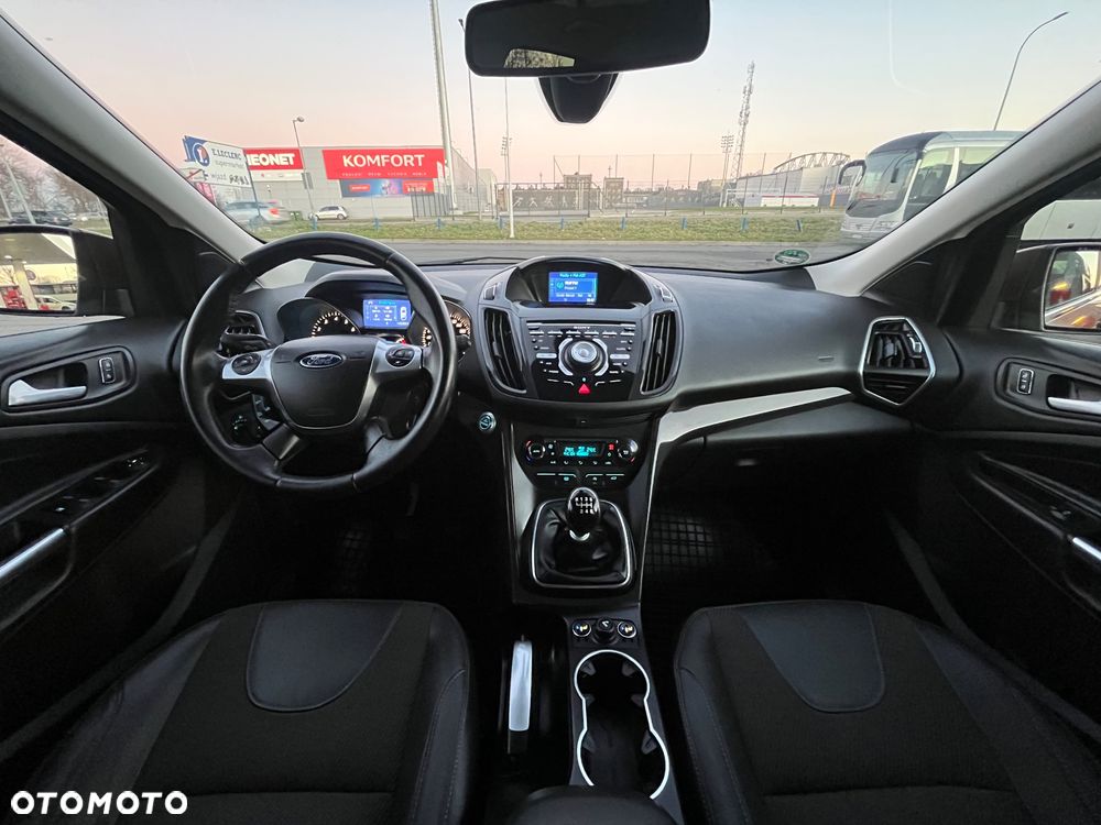 Ford Kuga 1.6 EcoBoost 2x4 Titanium - 12