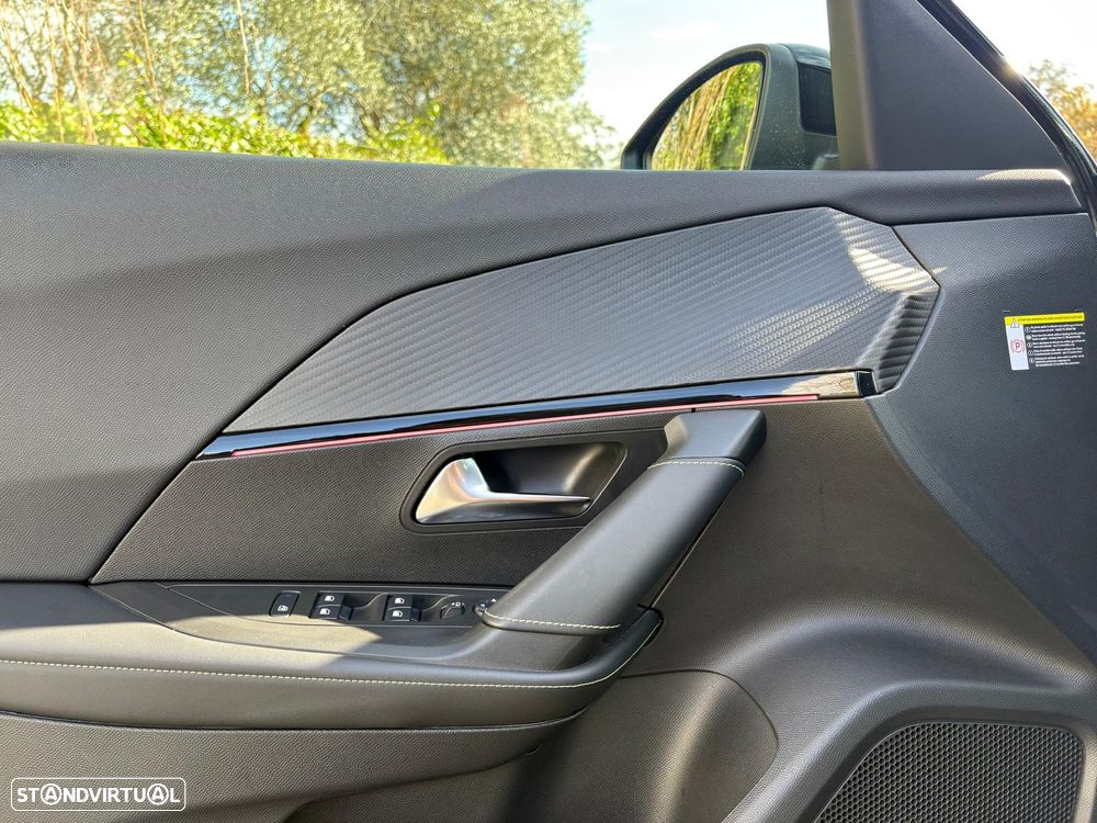 Peugeot 2008 BlueHDi 130 EAT8 GT - 17